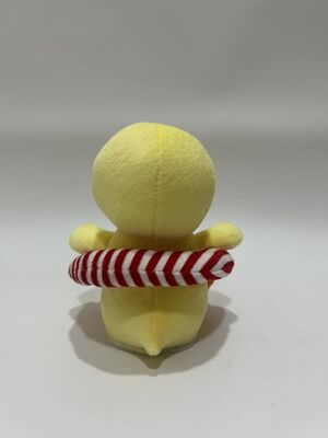 तैराकी के छल्ले के साथ बाएं और दाएं हिलते हुए बत्तख को रिकॉर्ड करना और दोहराना